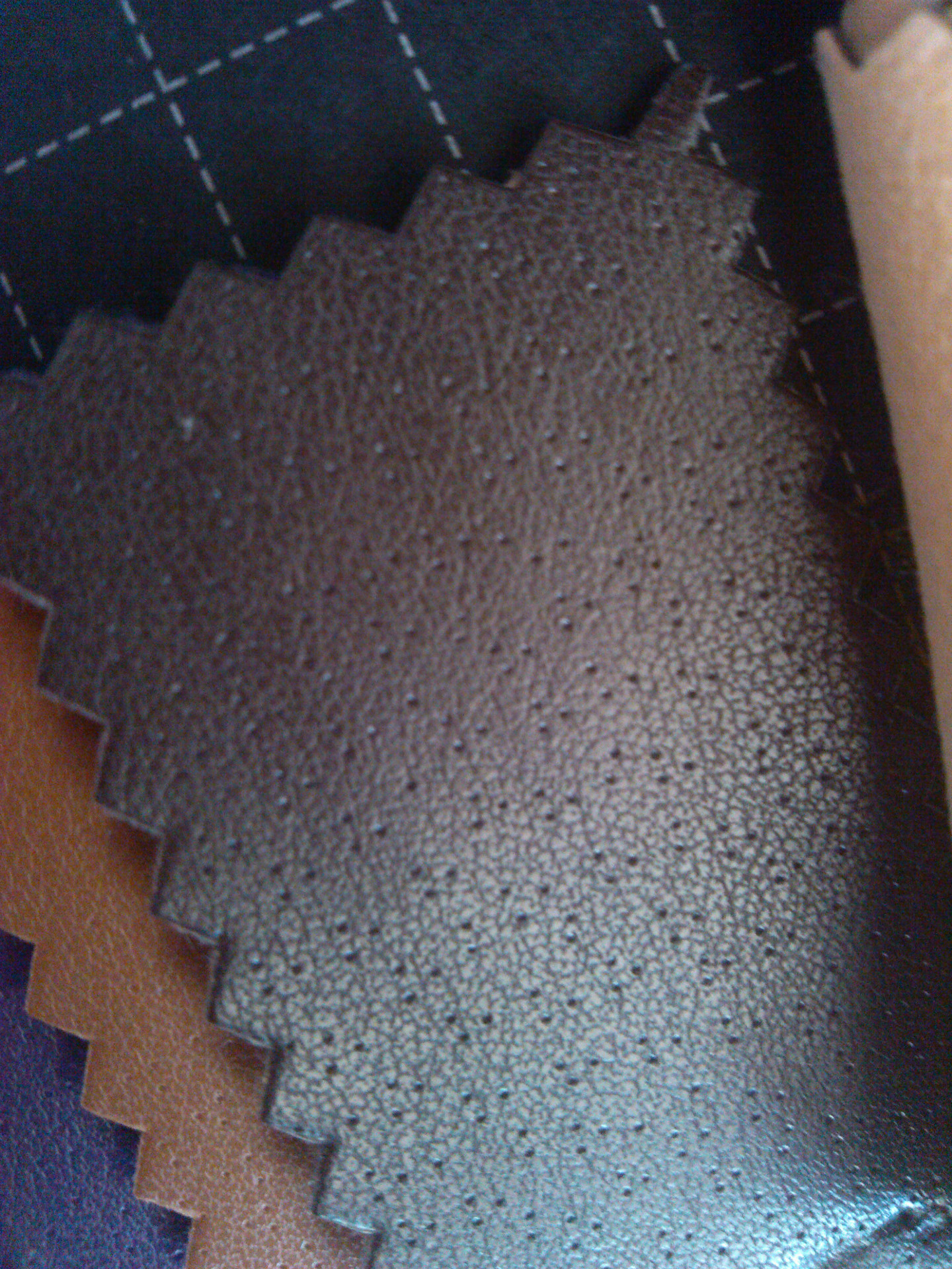 猪皮纹内里pu皮革环保三角孔鞋内里革大批多色现货批发