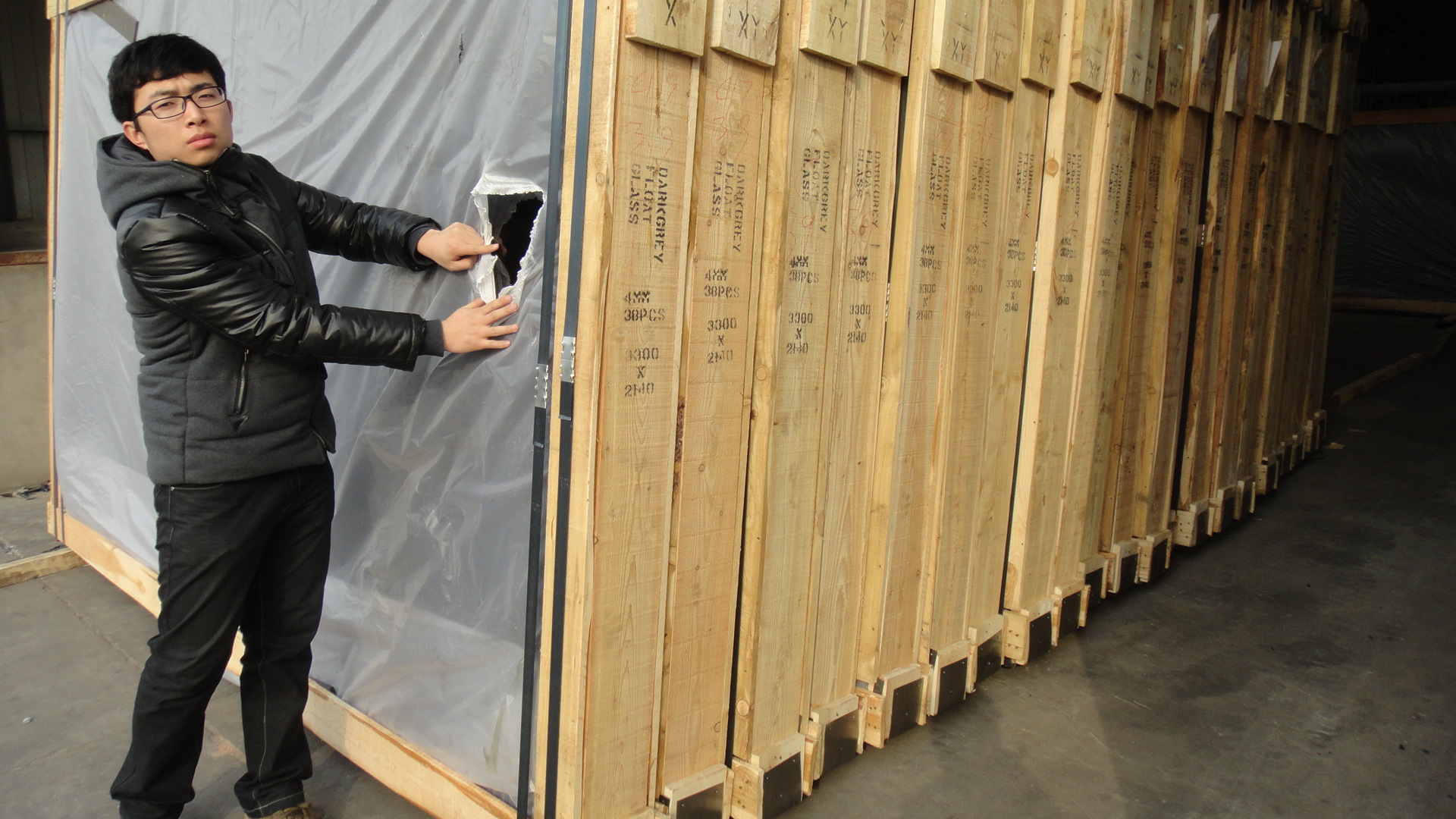 【5mm 深灰玻原片小版木箱包装】价格,厂家,图片,平板玻璃,秦皇岛世海