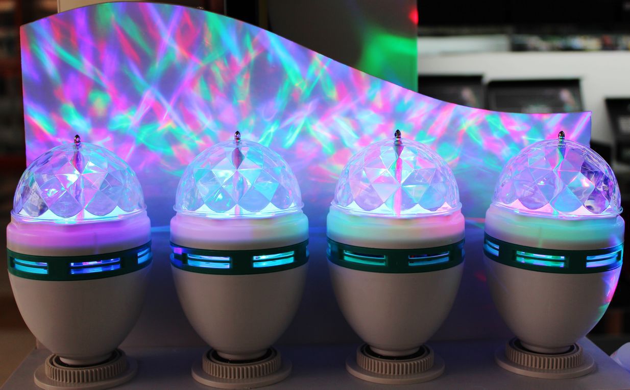 led七彩旋转灯泡