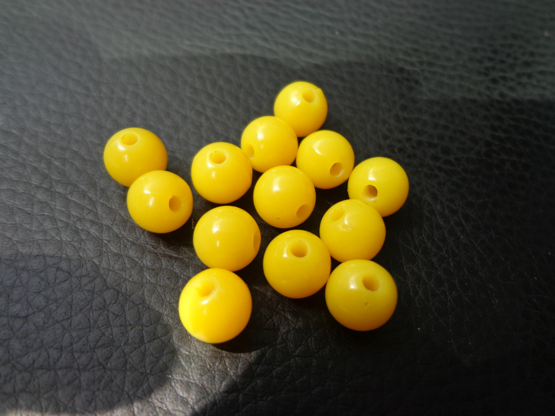 1厘米1cm有孔黄色塑料珠子