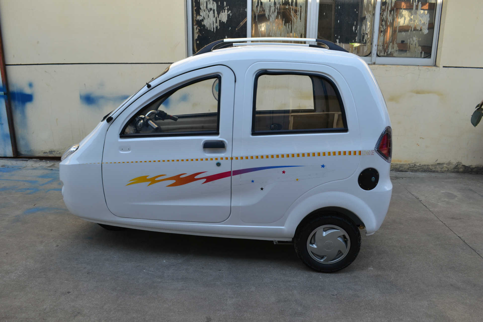 绿江南 铁壳三座三轮电动车 老年人代步车s1