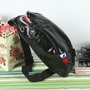 鲨鱼斜挎包-黑色