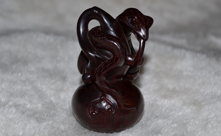 曦雨轩 印度小叶紫檀手把件 生肖蛇 石争款木雕工艺小件