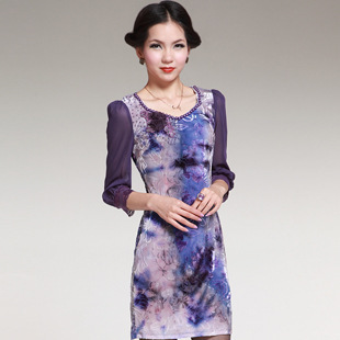 风韵天姿-丝绒提花盾牌式领口带串珠绣花拼接七分袖修身连衣裙