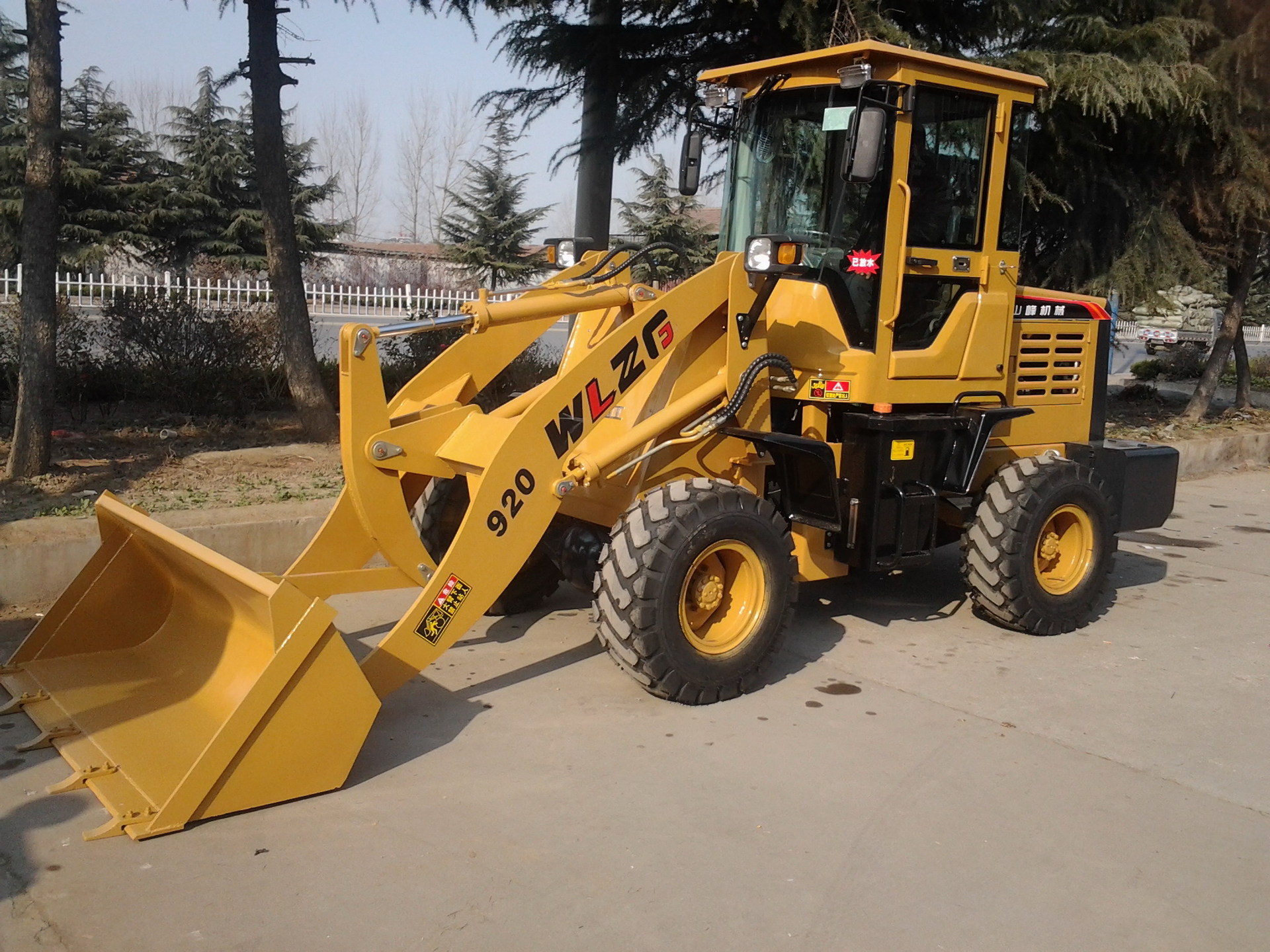 山峰供应新款zl20铲车装载机,超低价回馈老客户