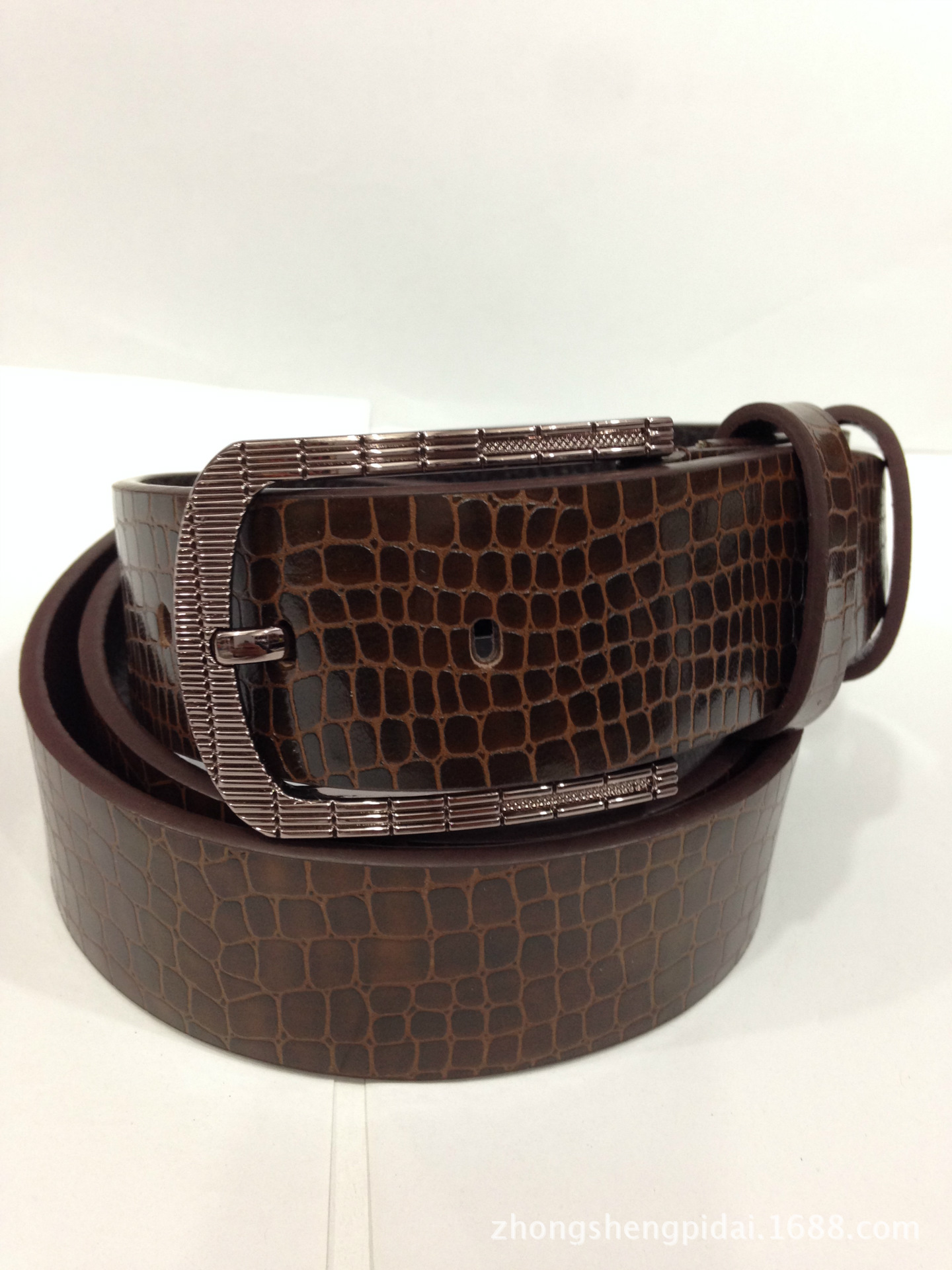 产品中心 腰带/皮带,腰链 > 新款压花鳄鱼纹漆面鳄鱼纹头层皮带针扣