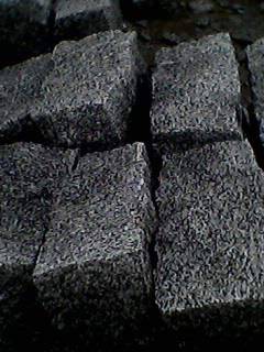 13元/块 3000块起批 另外 铁锈色板岩乱形碎拼碎石板 厚度出厂价格