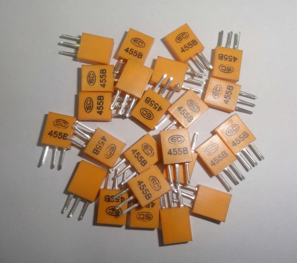 厂家直销3脚陶瓷滤波器10.7m晶体振荡器,石英滤波器