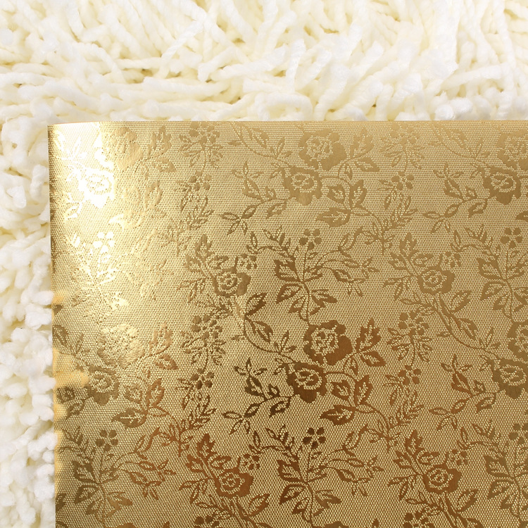 10年厂家供应125克铜板镀铝膜压纹纸 花纹包装纸批发