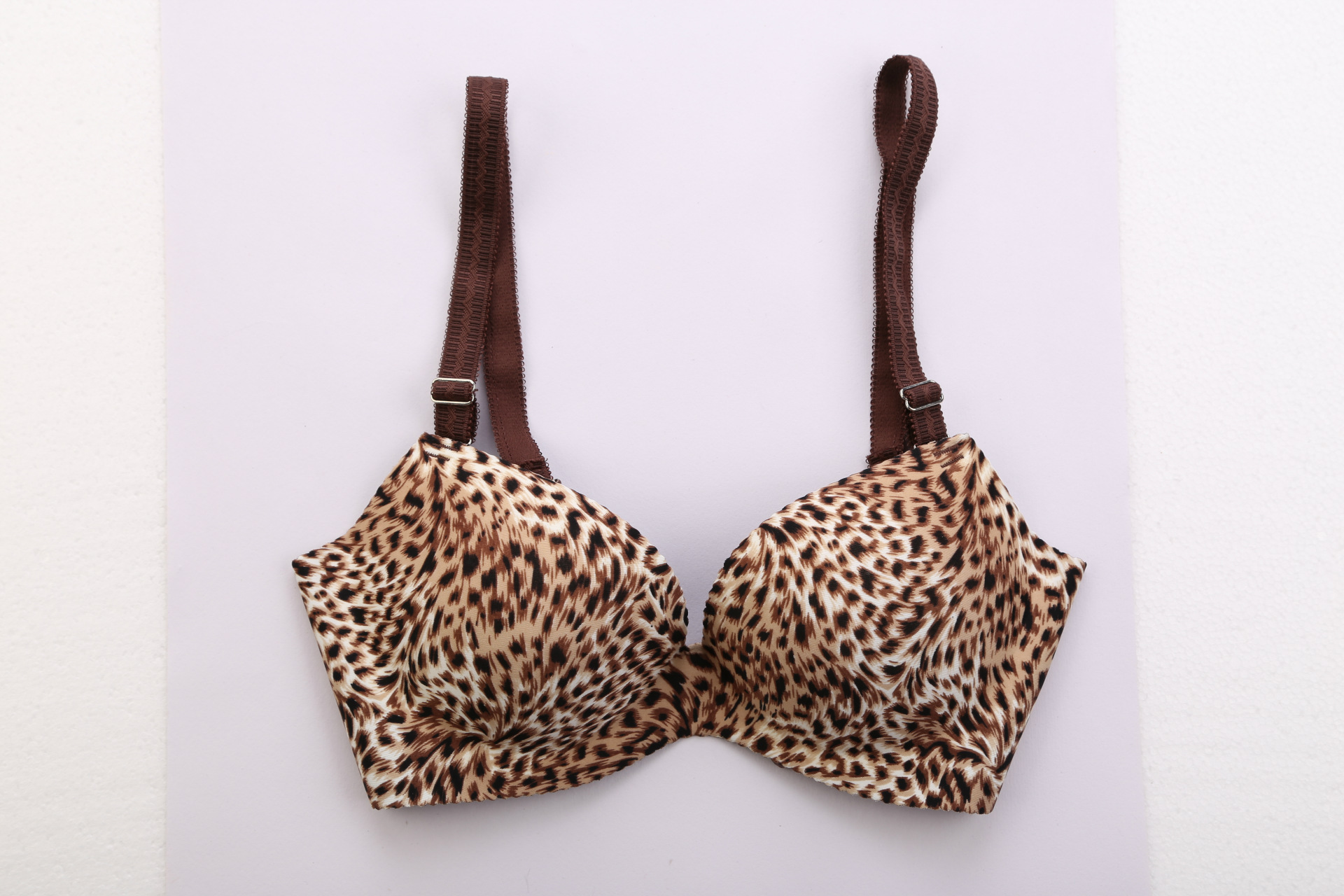 厂家批发 豹纹文胸套装 女士性感无痕一片式舒适内衣套装 可代发