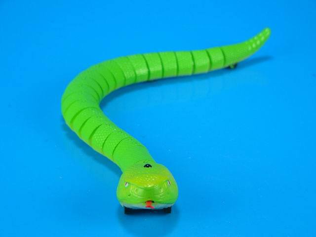 13年 新款整蛊玩具 遥控响尾蛇 超仿真动物 逼真效果 新品促销中