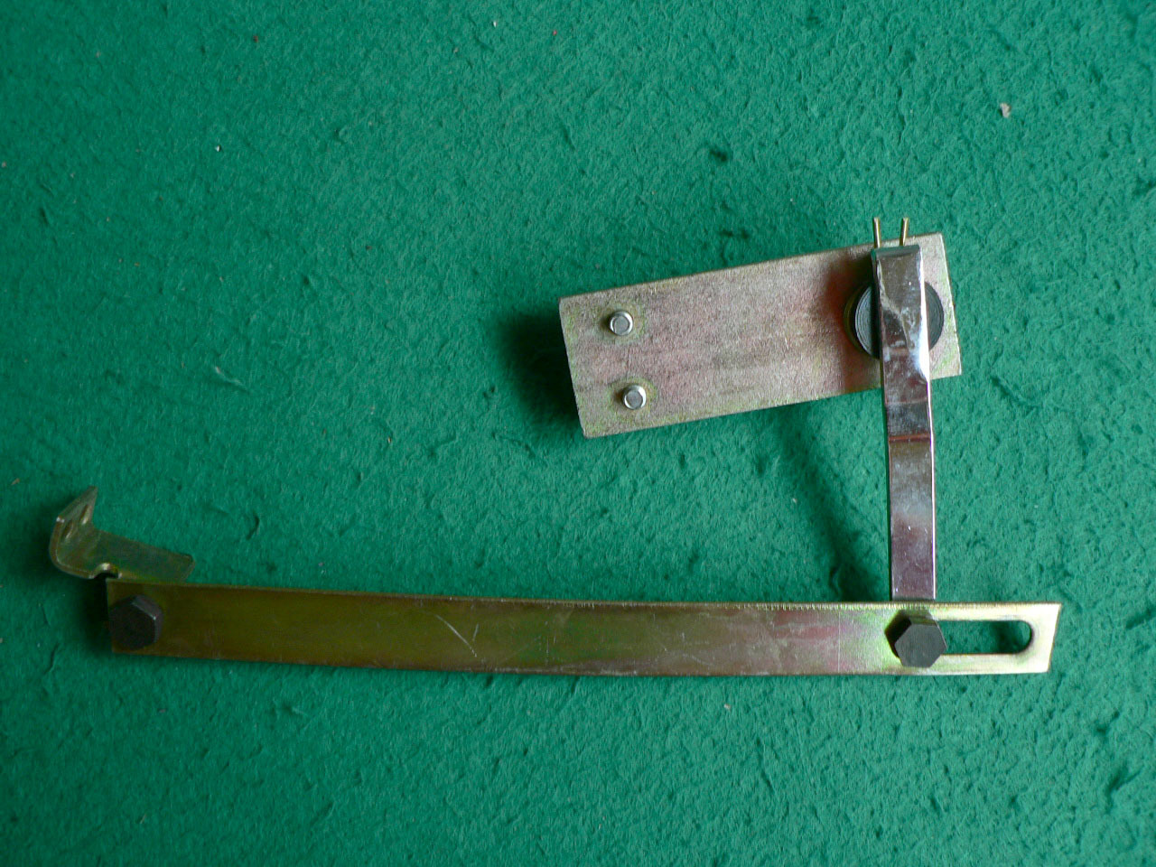 电梯配件 东芝三角锁