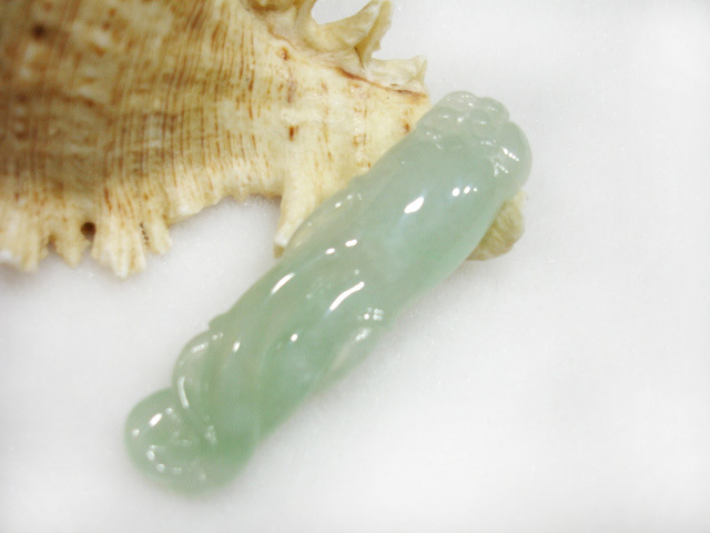 云南德宏傣族景颇族自治州不议价精美时尚人参吊坠582017 批发翡翠