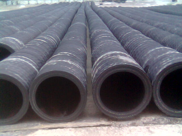 橡胶夹布喷沙管 用途:输送黄沙,铁沙,石英沙等 材质:天然橡胶 公称