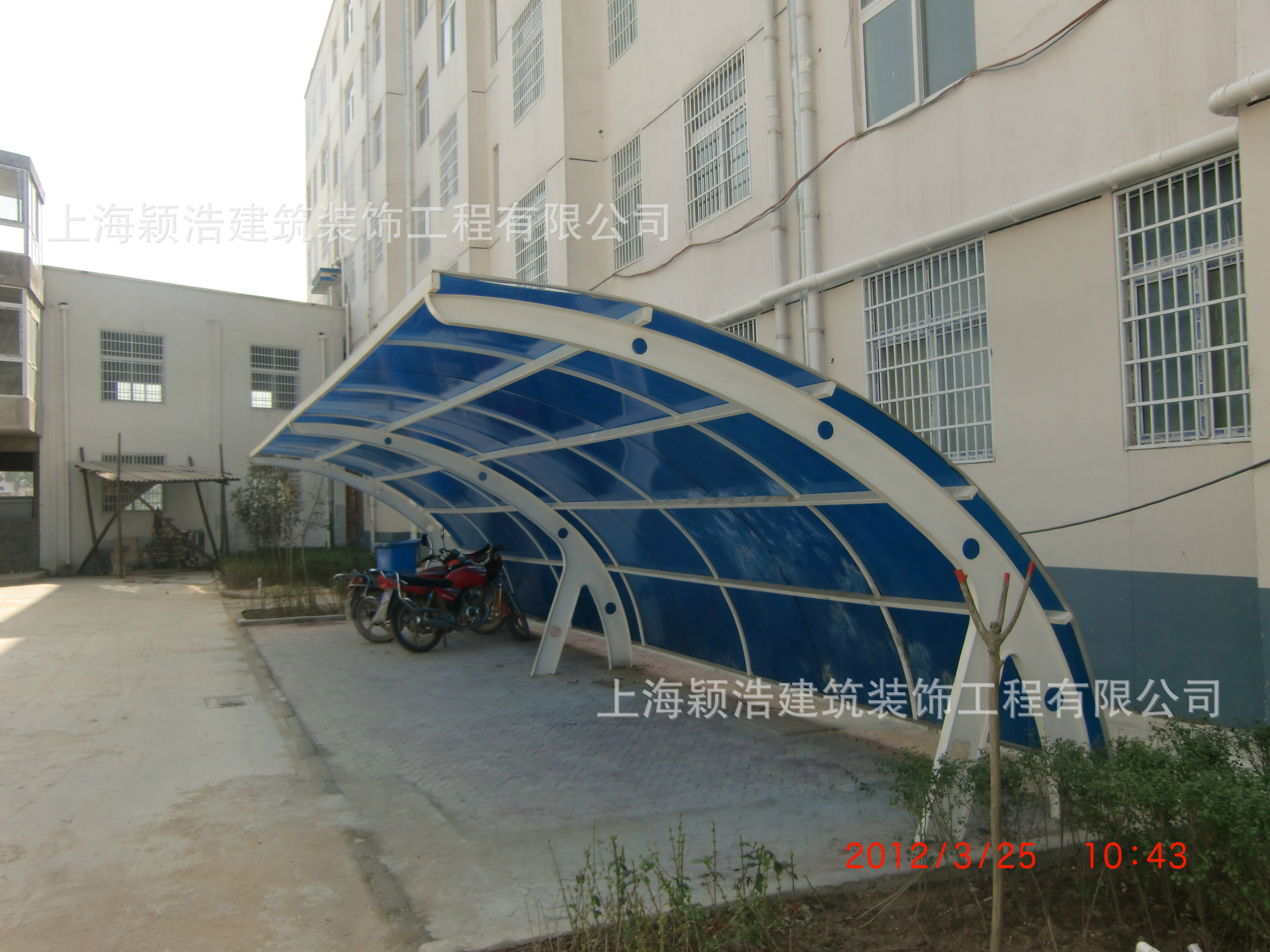 热销自行车棚上海嘉定钢结构阳光板自行车棚厂家