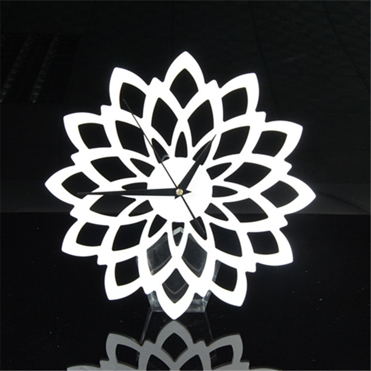 厂家直销精美圆形亚克力工艺墙挂钟 家居时尚白色镂空雕花挂钟