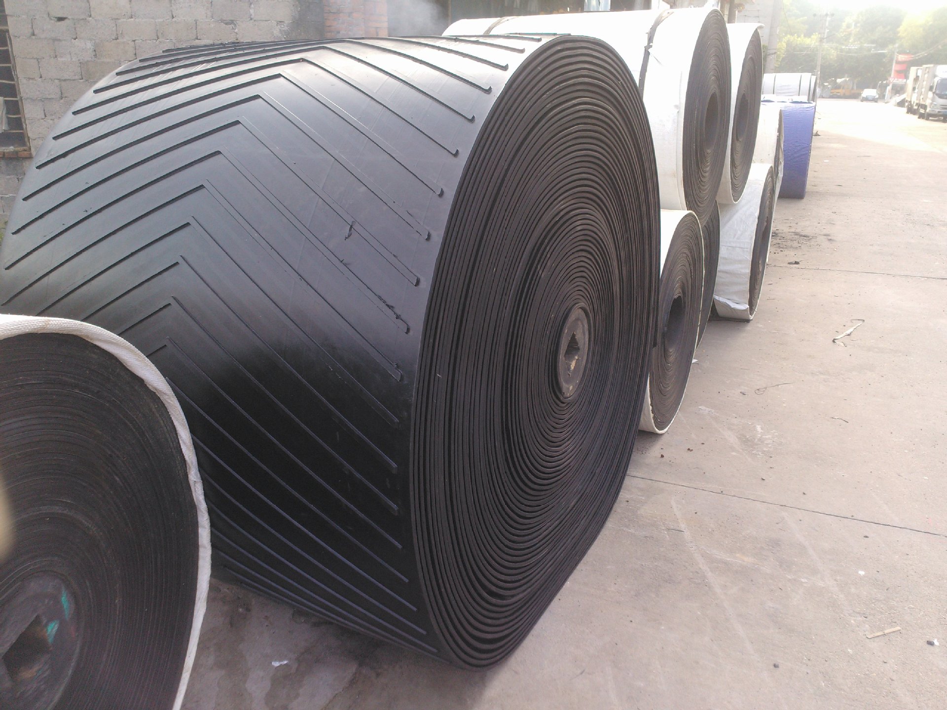 厂家长期批发ep300型橡胶输送带 耐高温输送带 矿用输送带可订做