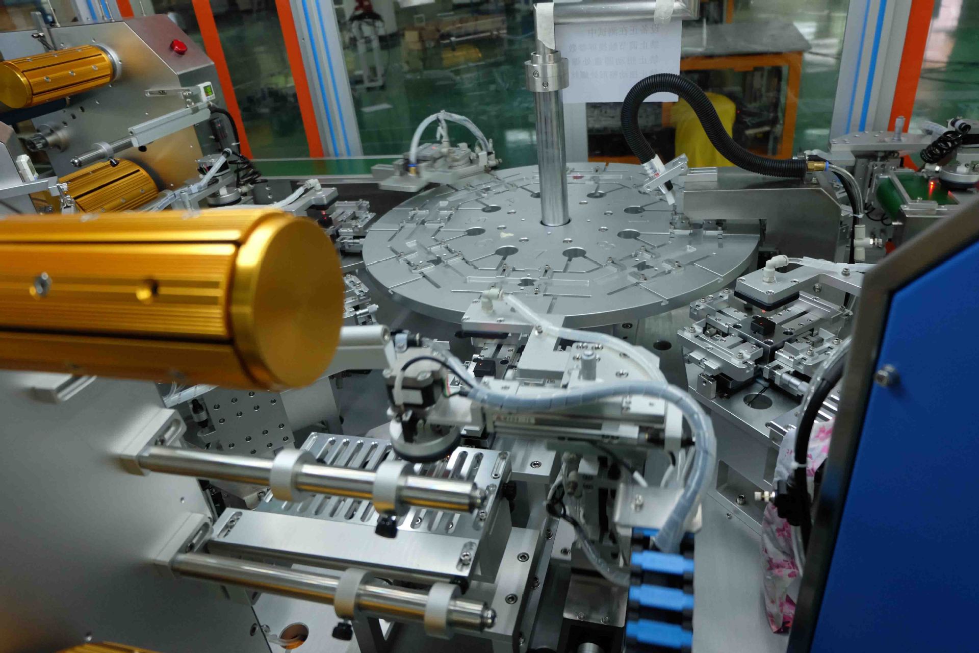 购买背光源自动贴膜机,选长天精密科技,早引进,早受益!