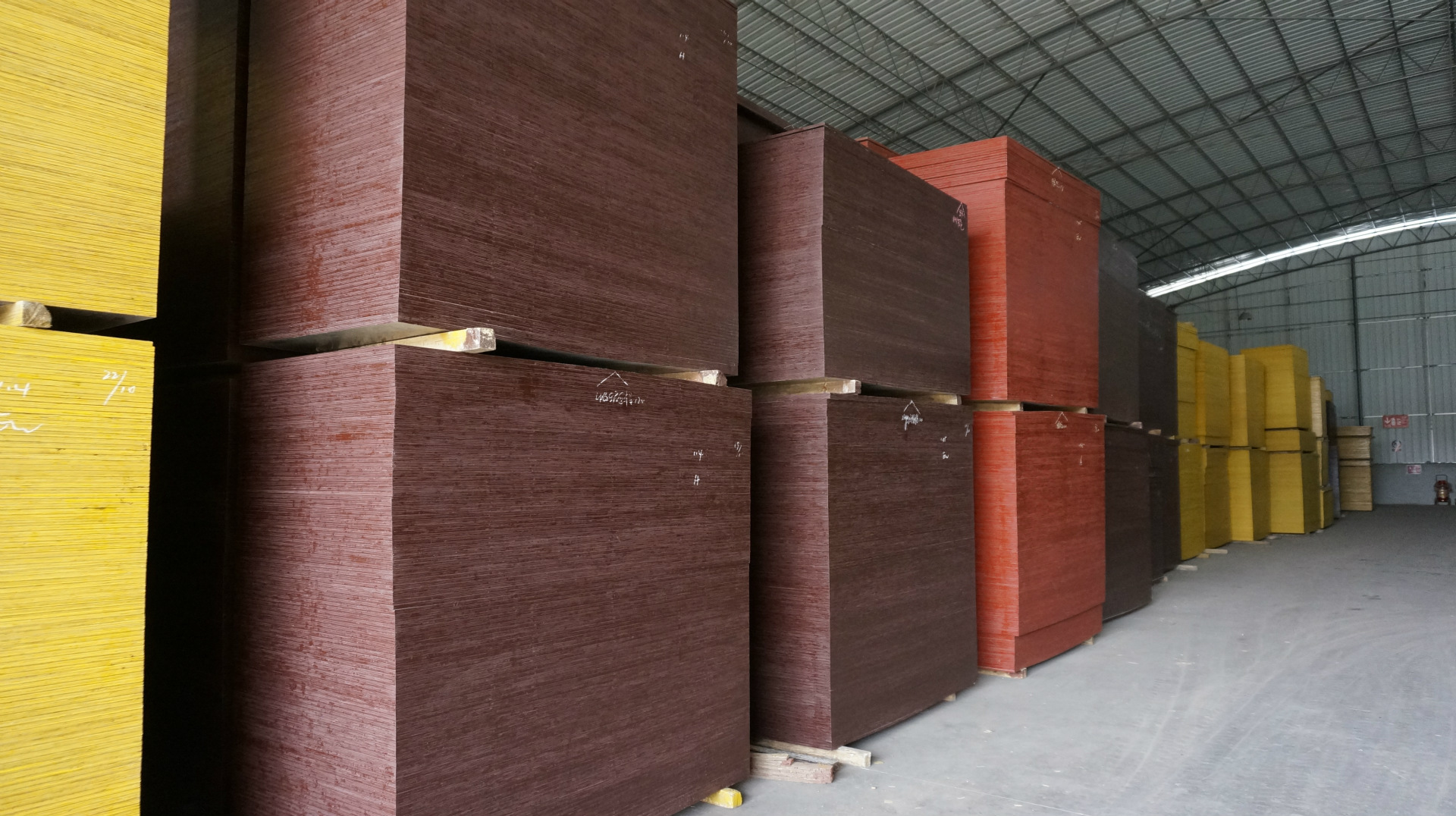 九层红板 厂价直销建筑模板 清水覆膜板 1.4cm