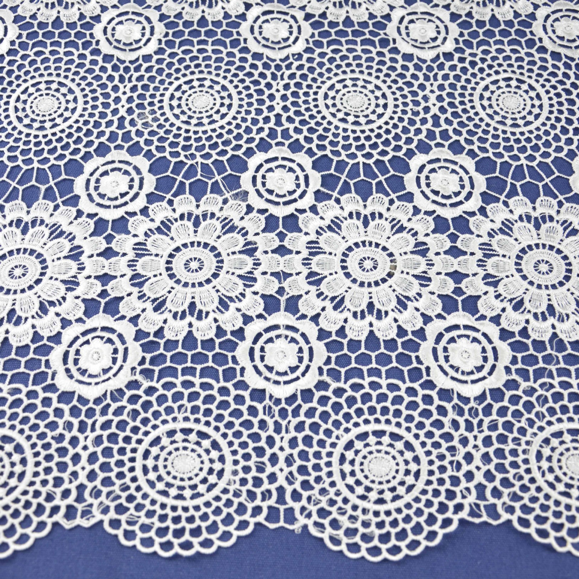 100%涤纶牛奶丝水溶蕾丝刺绣面料 重磅立体面料_花边_列表网