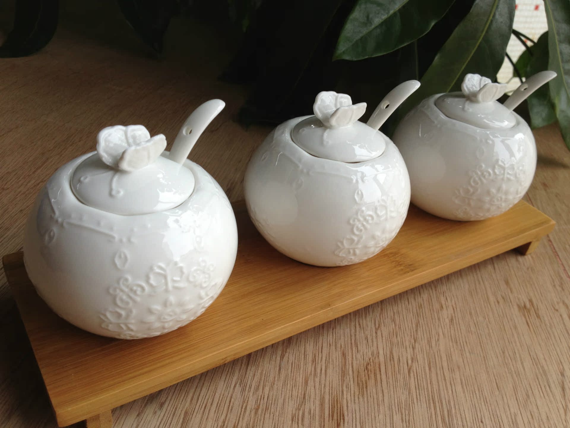 厂家直销年货婚庆蕾丝浮雕蝴蝶镂空陶瓷糖罐调味罐三件套陋室铭