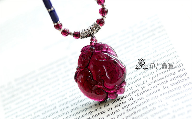 服饰配件,饰品 项饰 石榴石 优点:纯天然紫牙乌石榴石吊坠,  无论晶体