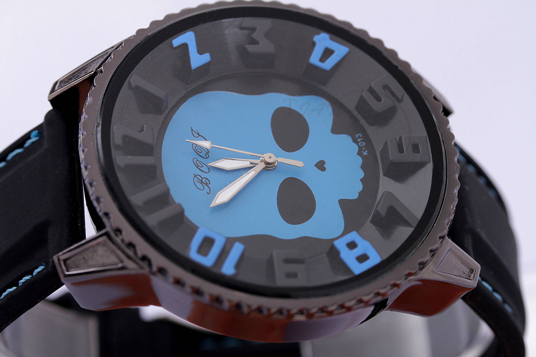 鬼头骷髅头硅胶手表 欧美个性大表盘男士运动手表 厂家直销