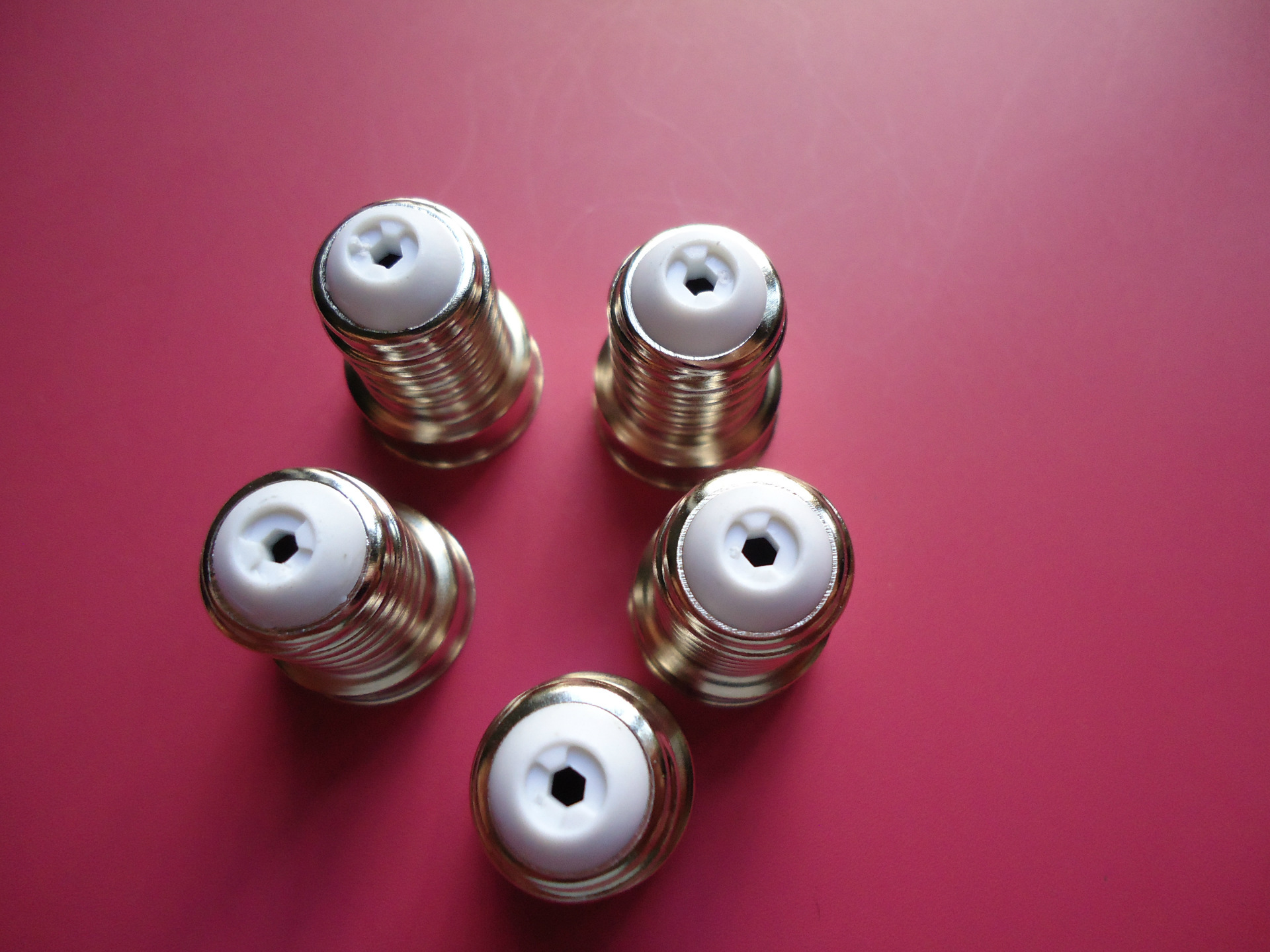 供应e14铁镀镍免焊灯头