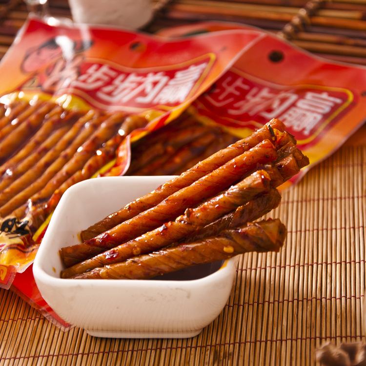 湖南特零食产批发 步步为赢牛汁素肠 辣条 50克 招代理
