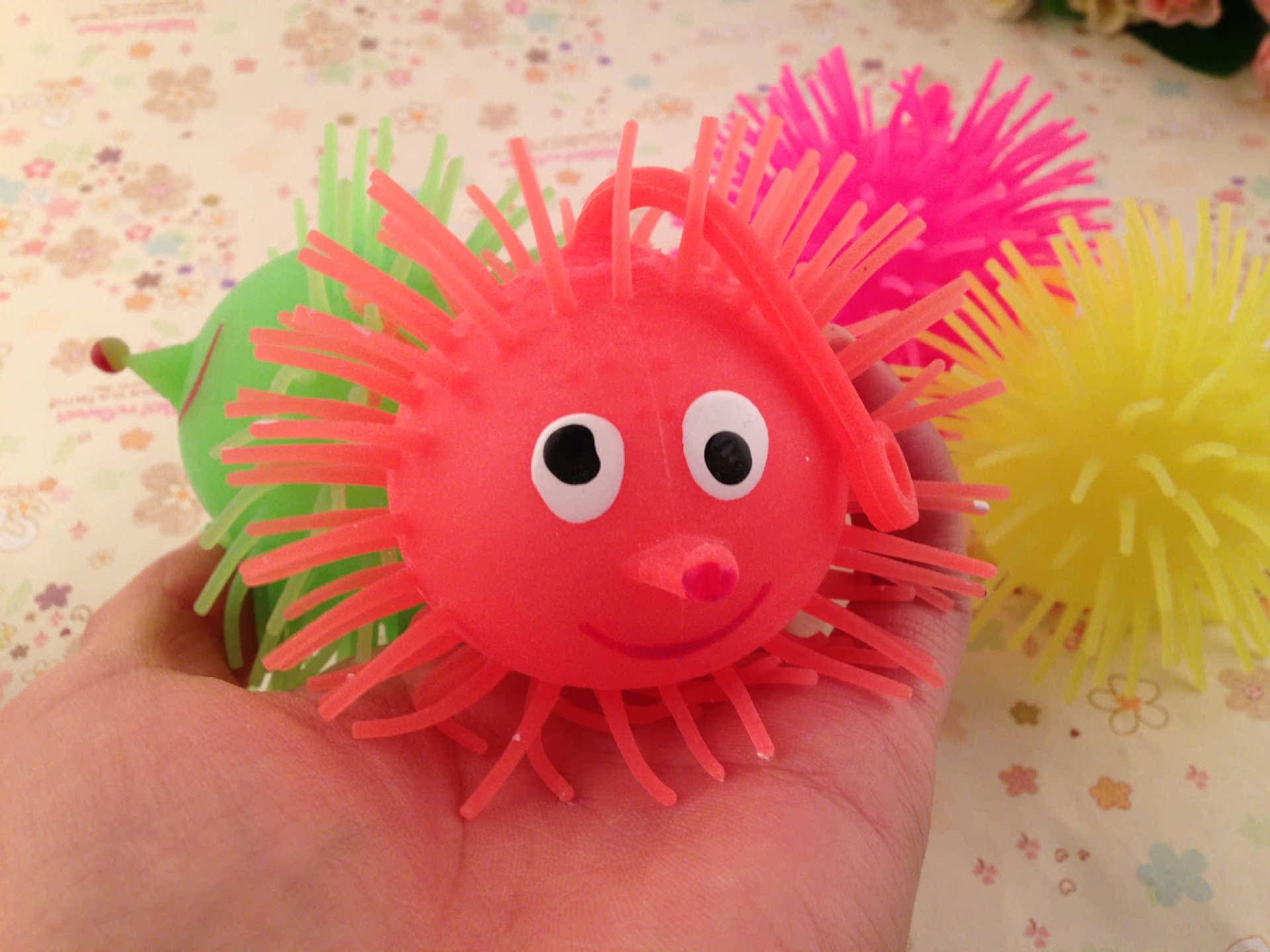 发光毛毛球 发光鼻子 弹力闪光毛毛球 发泄玩具球 夜市地摊热卖