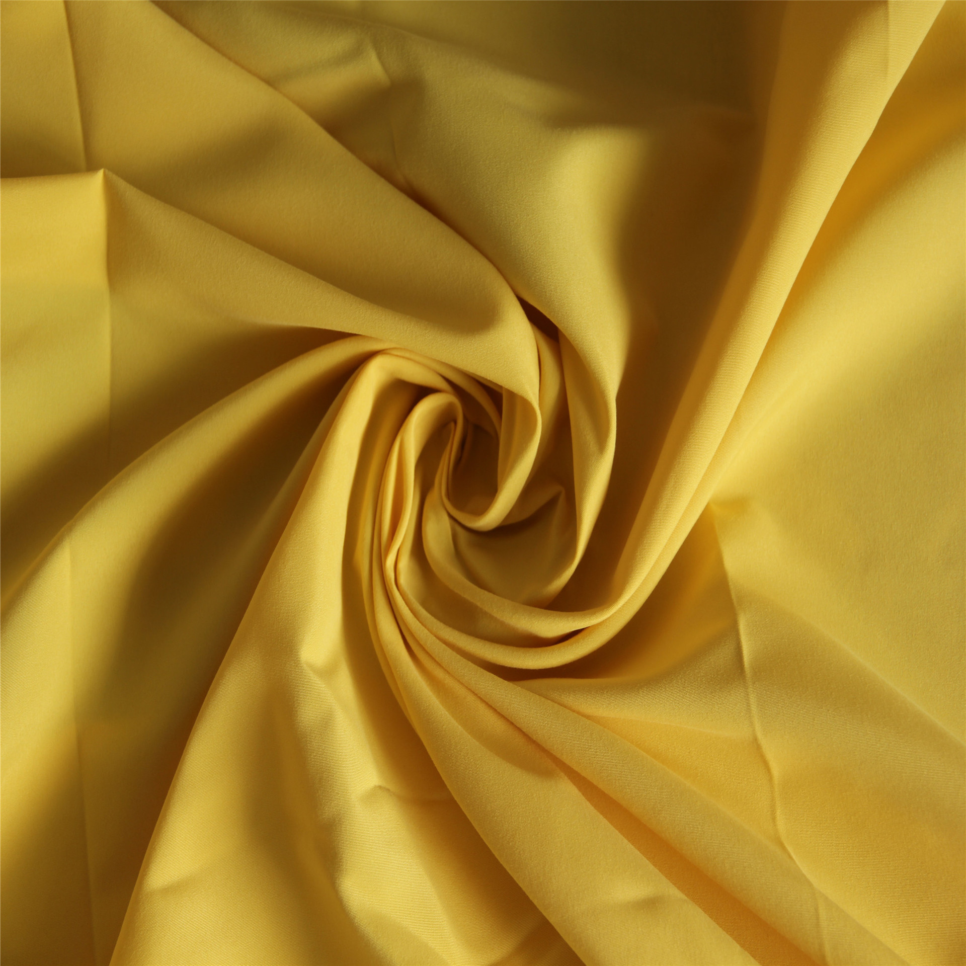 阻燃涤纶布专家 厂家生产各种规格桌布阻燃布 功能性家纺面料