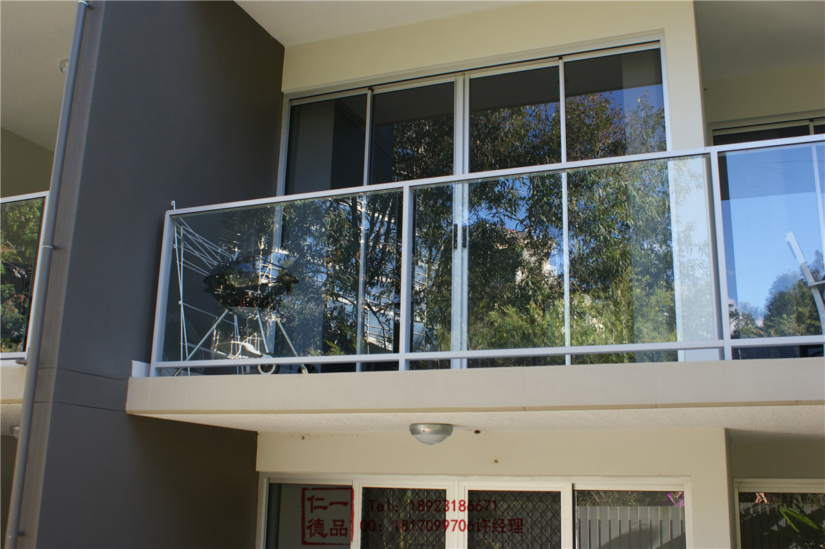 供应玻璃护栏 铝玻璃围栏 阳台防护栏 玻璃栏杆 铝合金玻璃栏杆