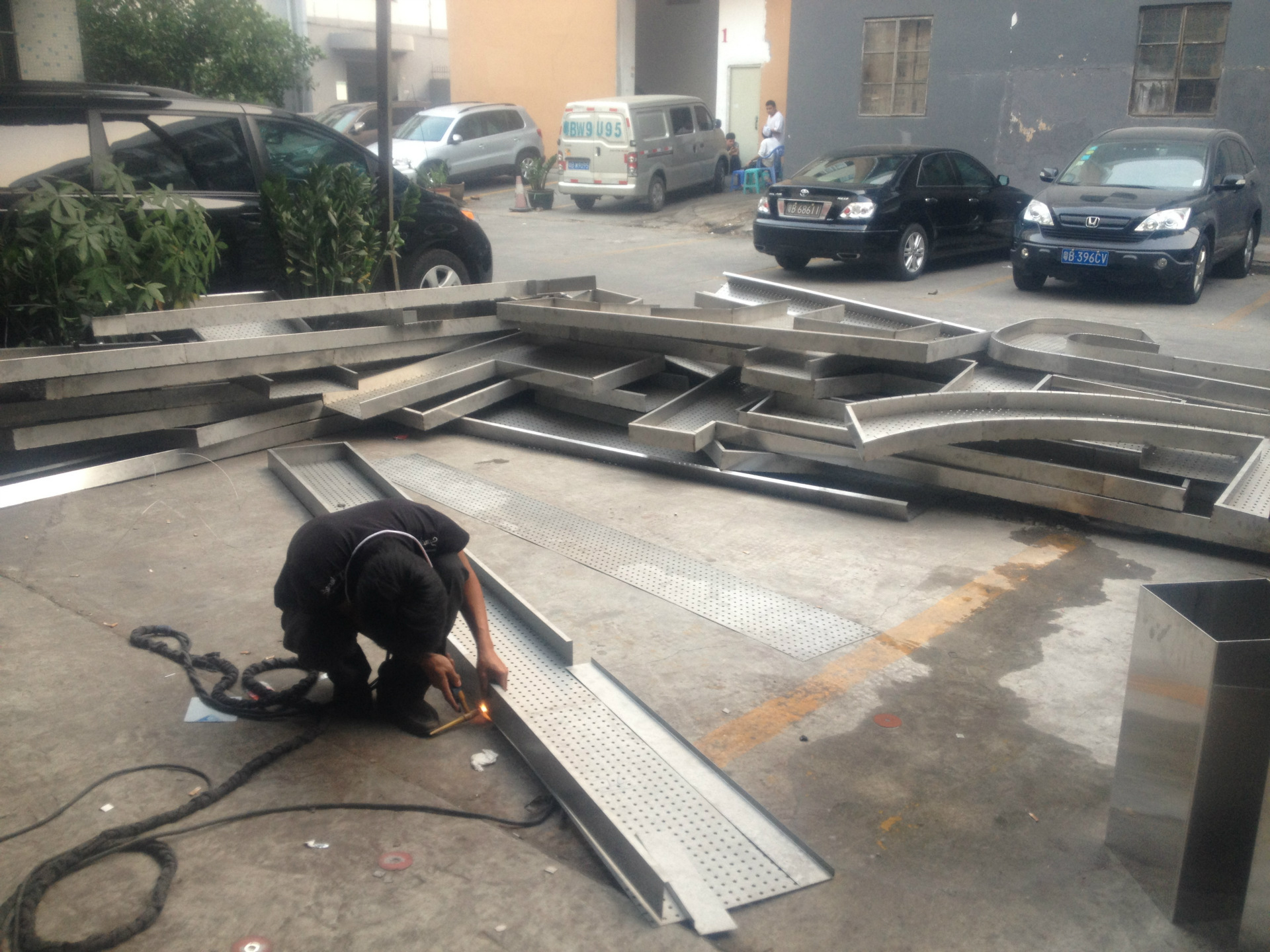 不锈钢激光雕刻焊接超大广告字