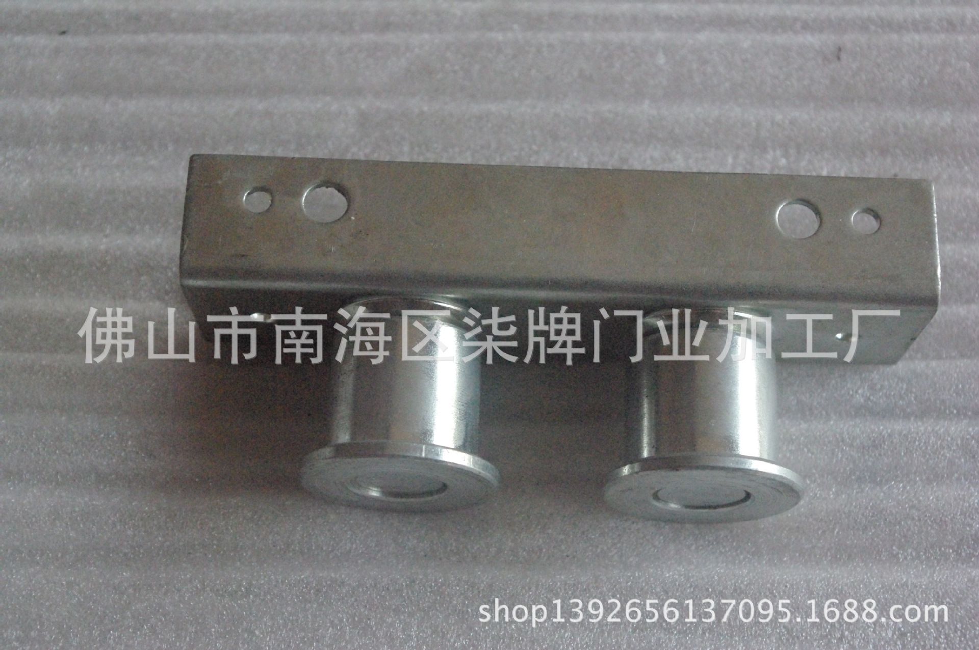 电动门配件 电动伸缩门配件 门排导向卡 防风导向卡 滑动卡轮