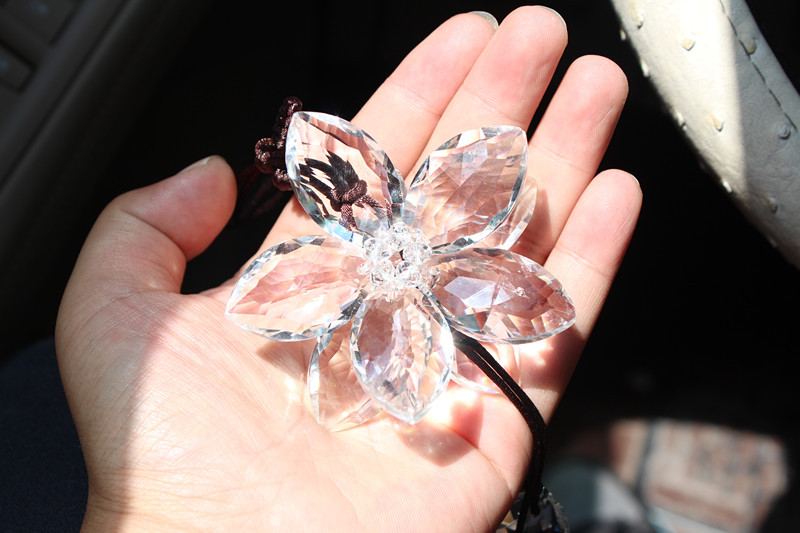 厂家直销 新款金色五叶尖花汽车挂件 创意水晶汽车用品批发 举报