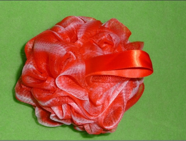 沐浴球 品牌:玲珑 货号: fr23 颜色: 红色 白色 产品特点 沐浴球是在