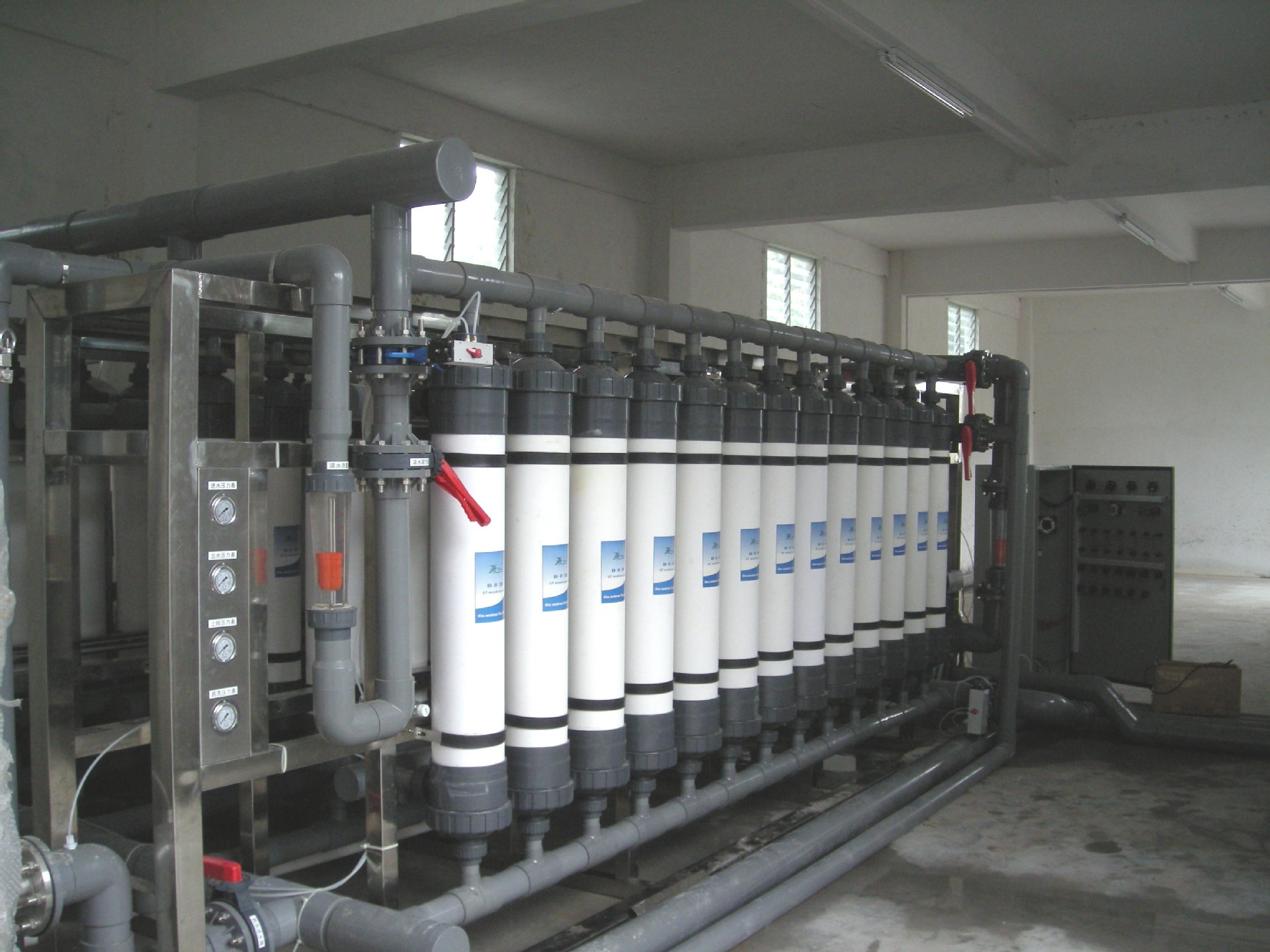 花源水处理设备专业为学校打造学校原水处理/水处理设备首选花源