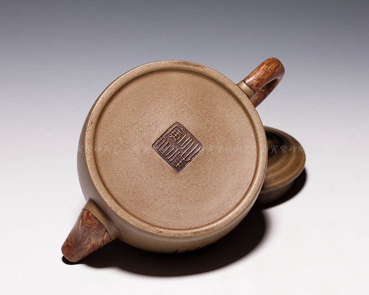 紫砂一厂汪寅仙款 【绞泥石松壶】 (180cc)