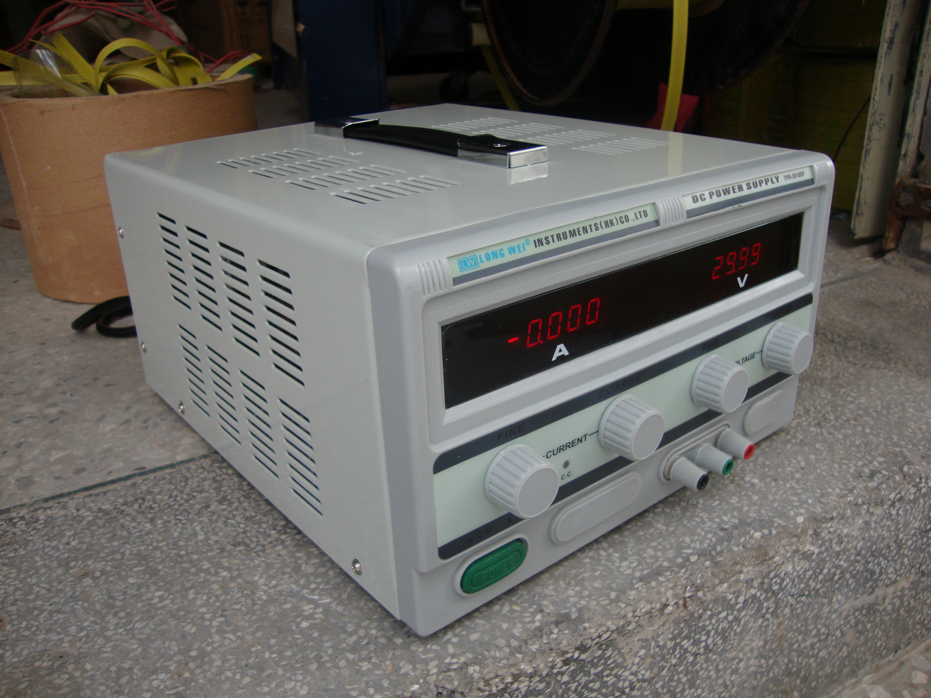 香港龙威30v/10a可调直流稳压电源,稳压性好,高精度四位数显