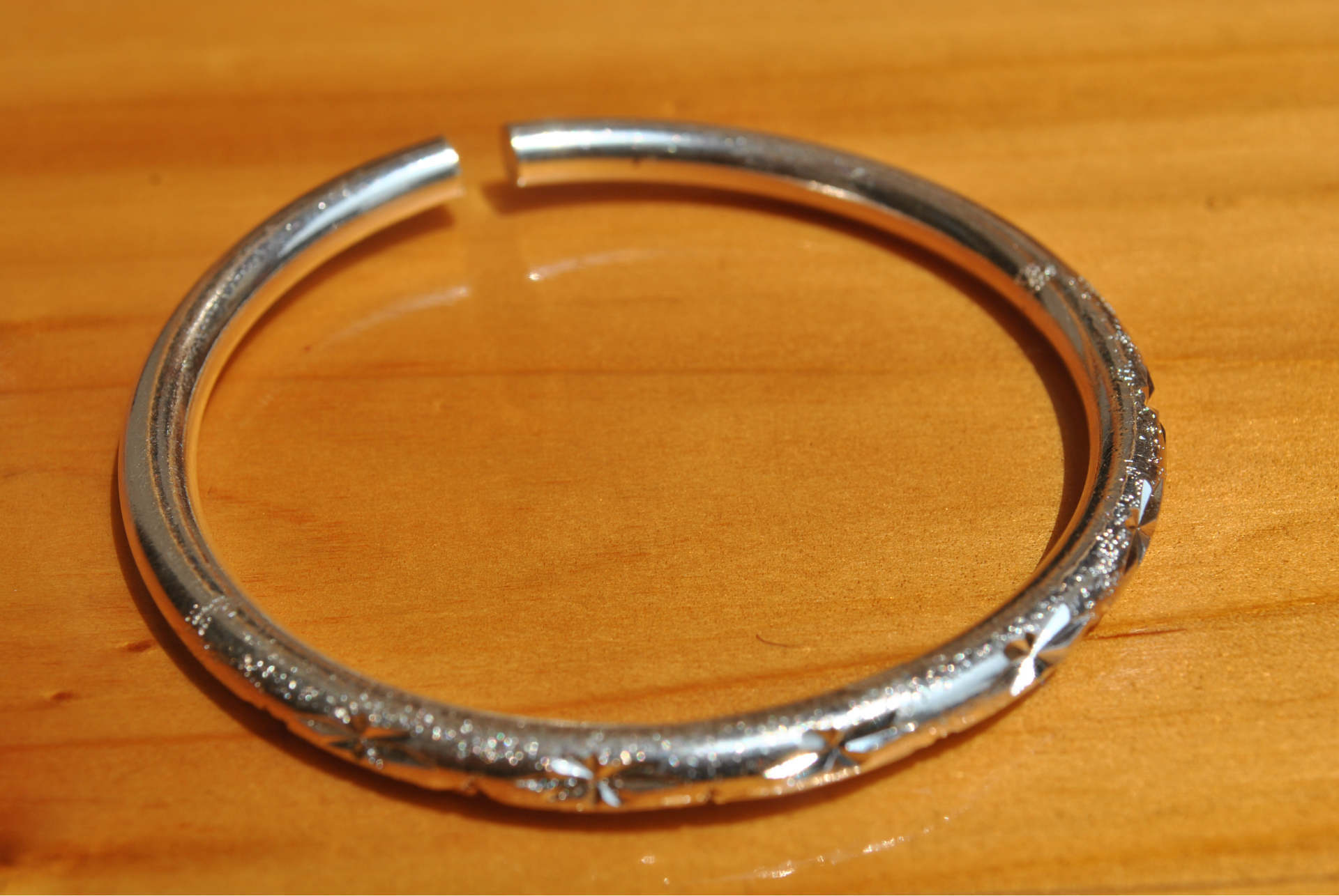 低价批发纯铜镀银电镀手镯 圆梗刻花银手镯 时尚款式