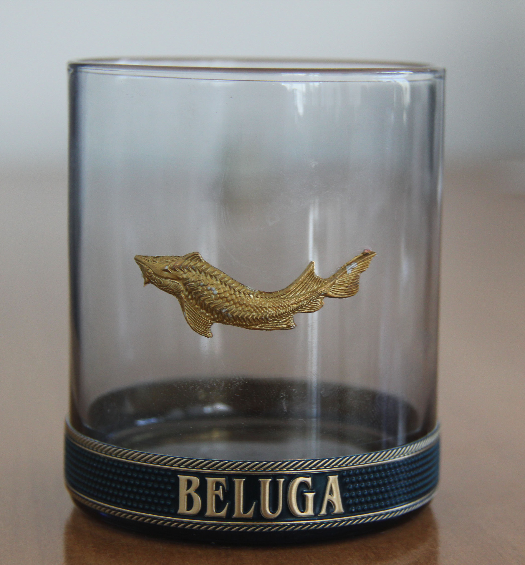 定製玻璃小魚酒杯 合金魚 beluga 標牌 帶標