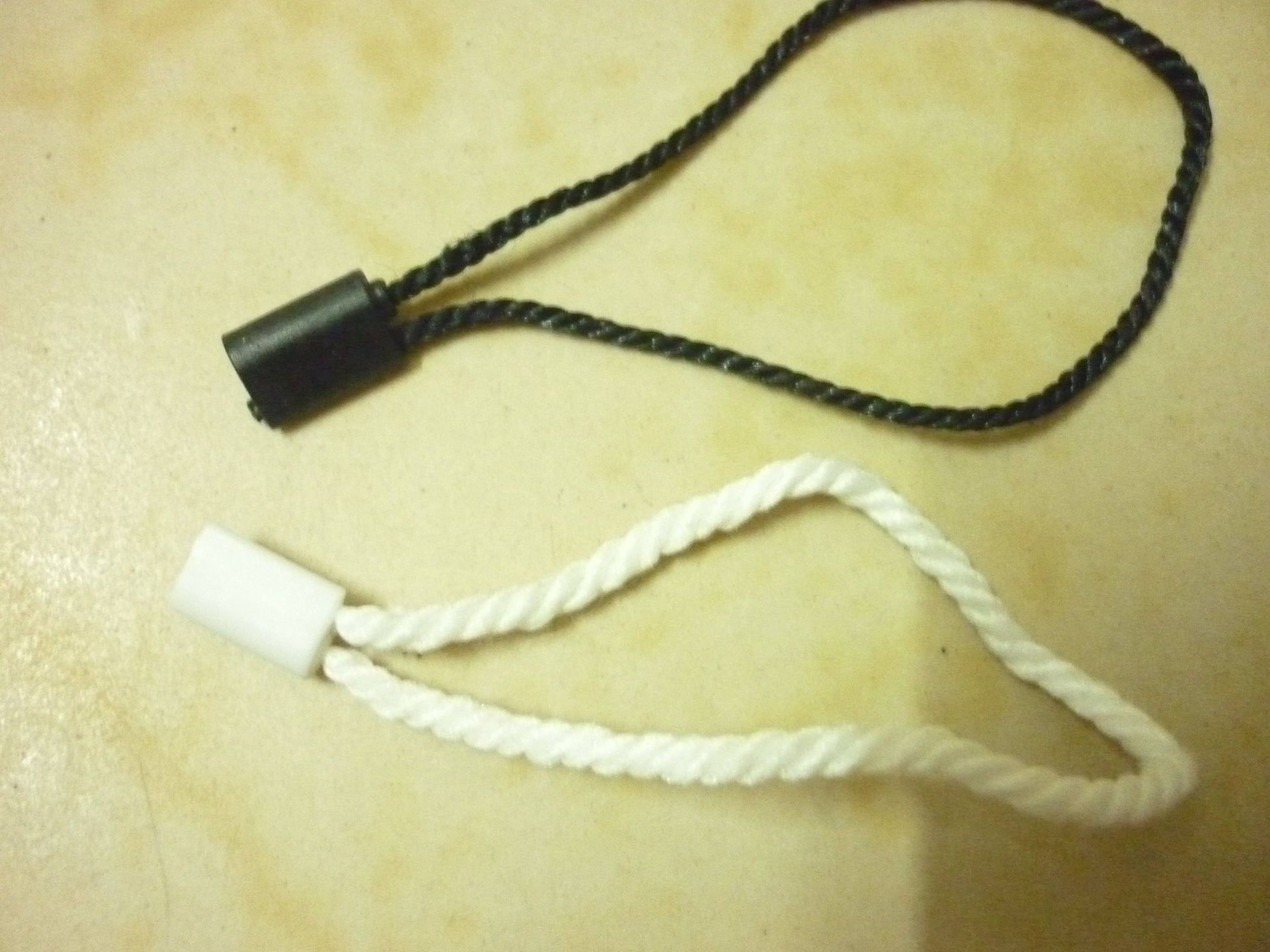 厂家供应各种服装吊粒 吊粒厂家 塑料吊粒 通用吊粒 欢迎来电咨询图片