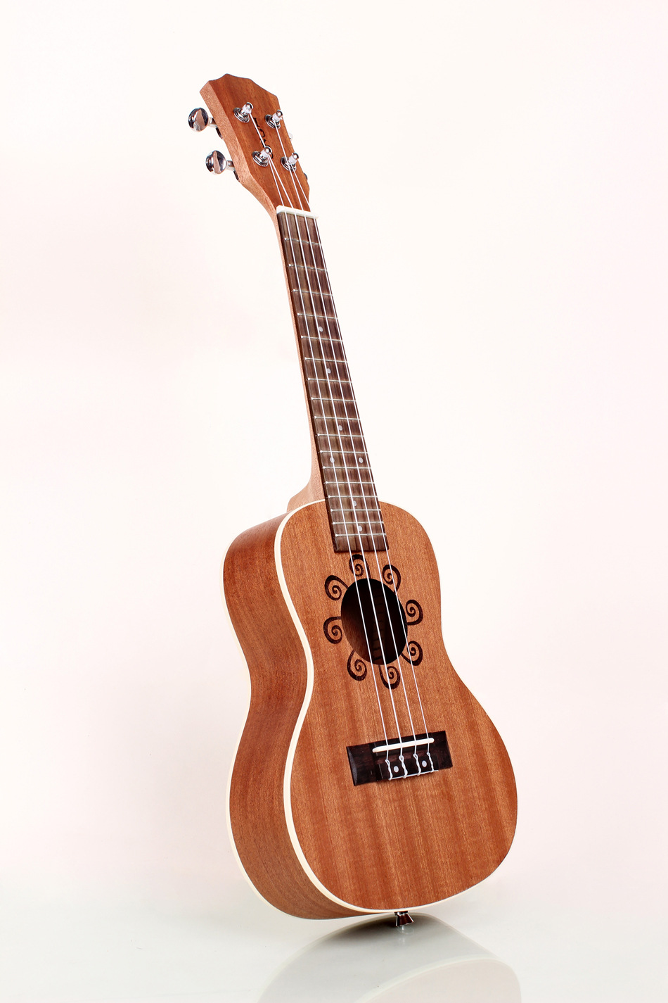 低音偏少,所以在伴奏或者演奏上,也是有不同的方法和诠释的尤克里里