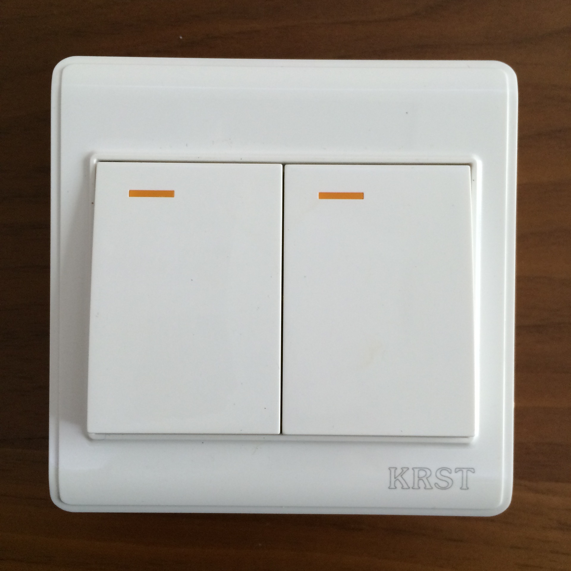 电子元器件 开关 墙壁开关 > 正品krst 明装玉致系列 pc阻燃塑料 厂家