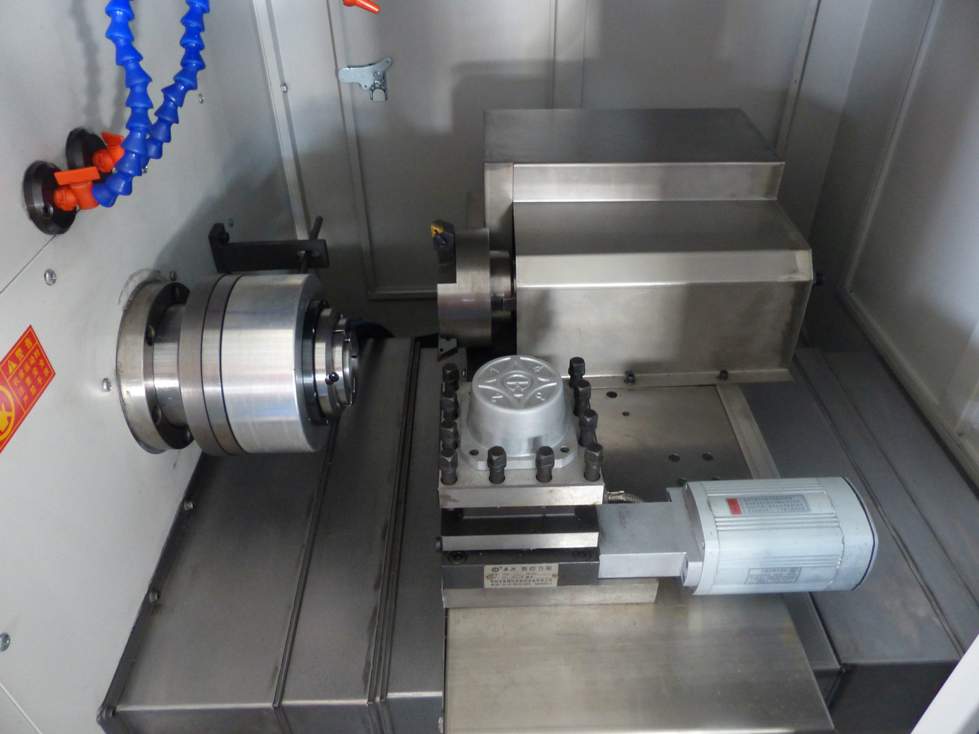 3,数控技术与展成法结合加工四方六方等多面体零部件加工工艺及机床