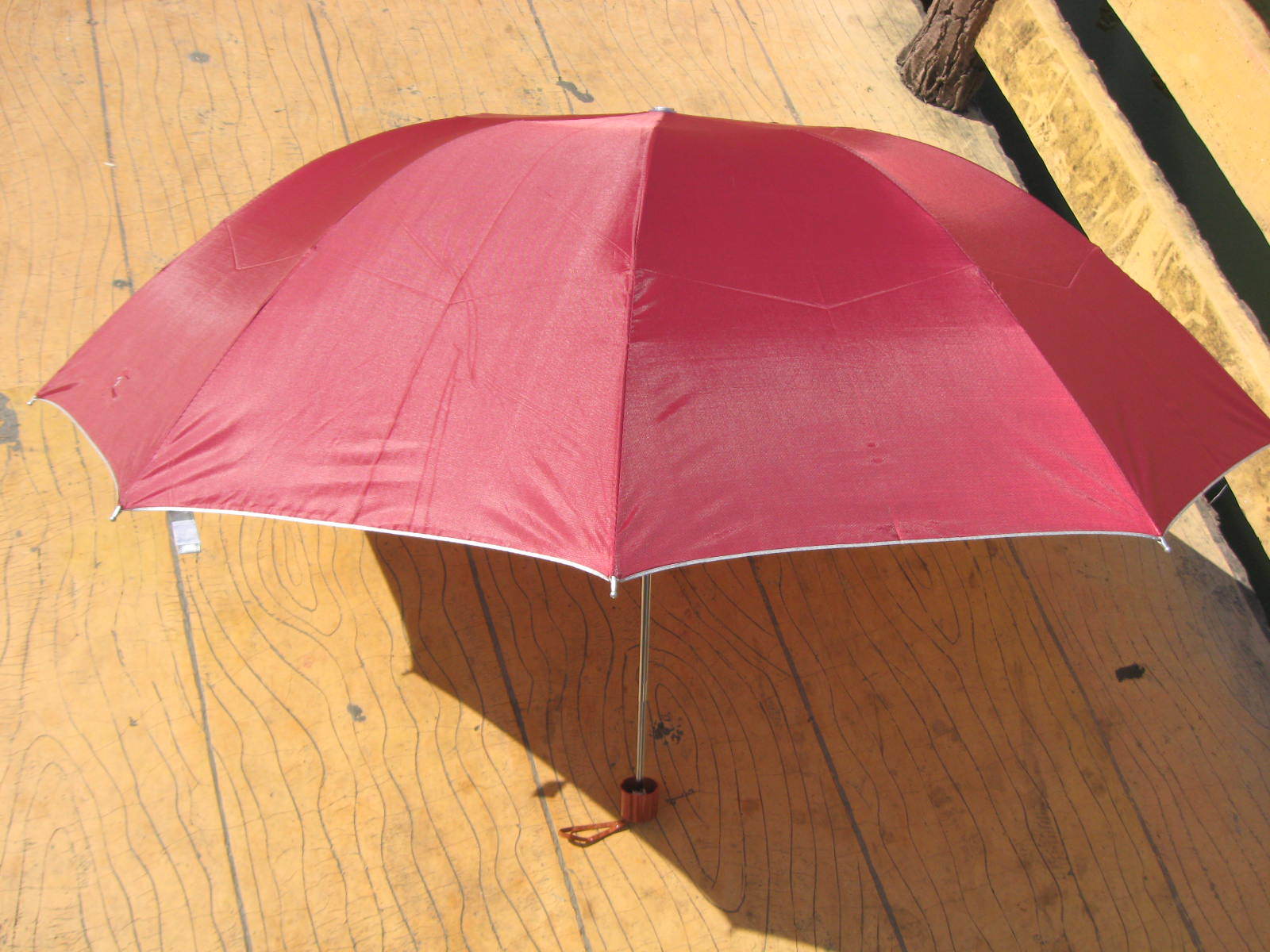 厂家直销尼龙布手动布雨伞 可加印logo三折伞高档雨伞高品质雨伞