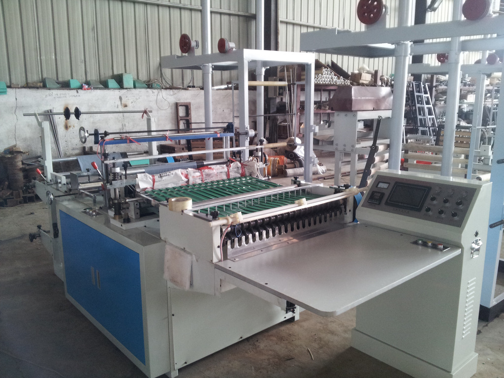 首页 机械及行业设备 塑料机械 塑料制袋机 供应卡片透明包装袋机器