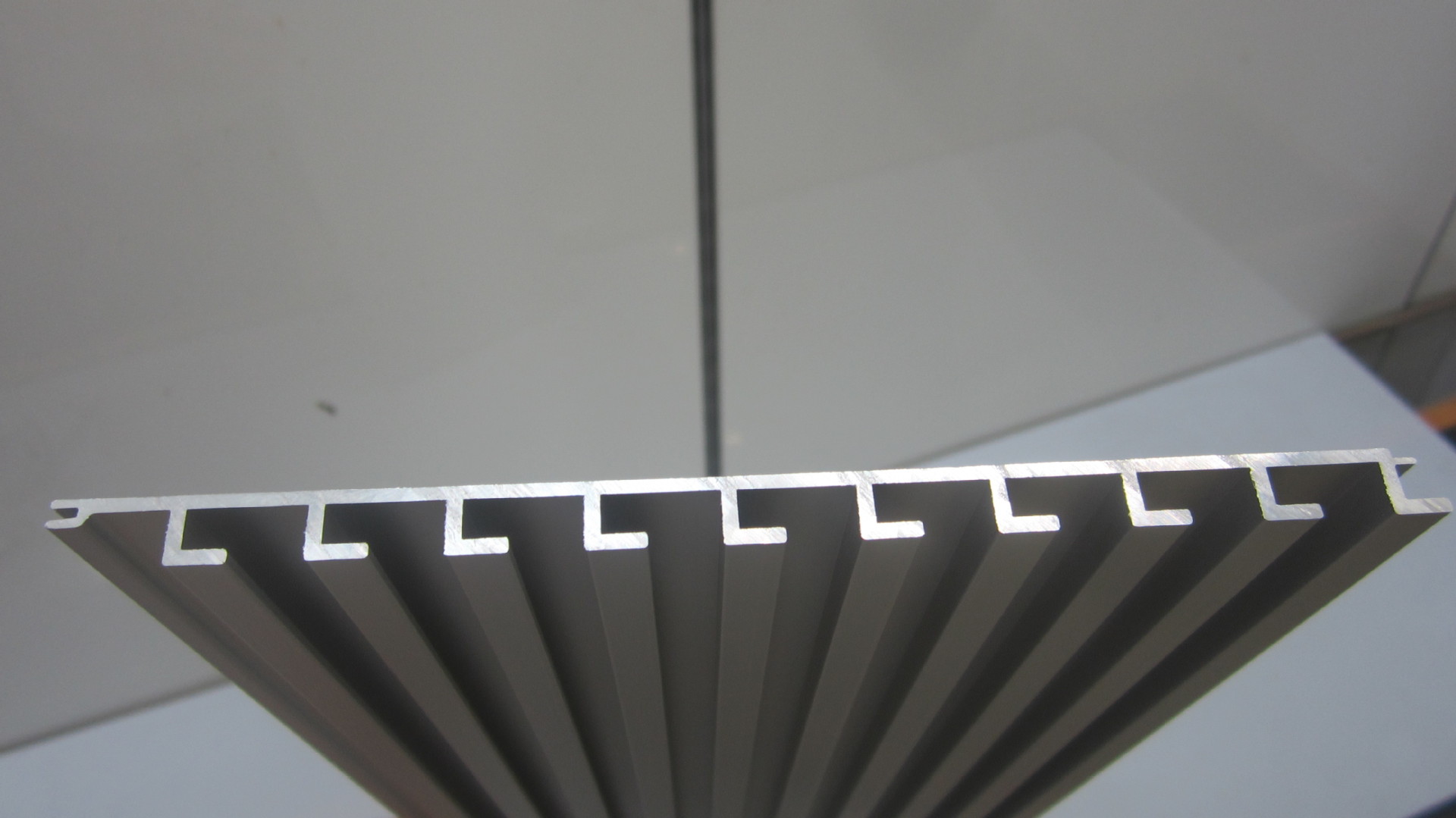 产品中心 其他铝合金材 > 【名友】批量供应2014新款万用板铝槽 展示