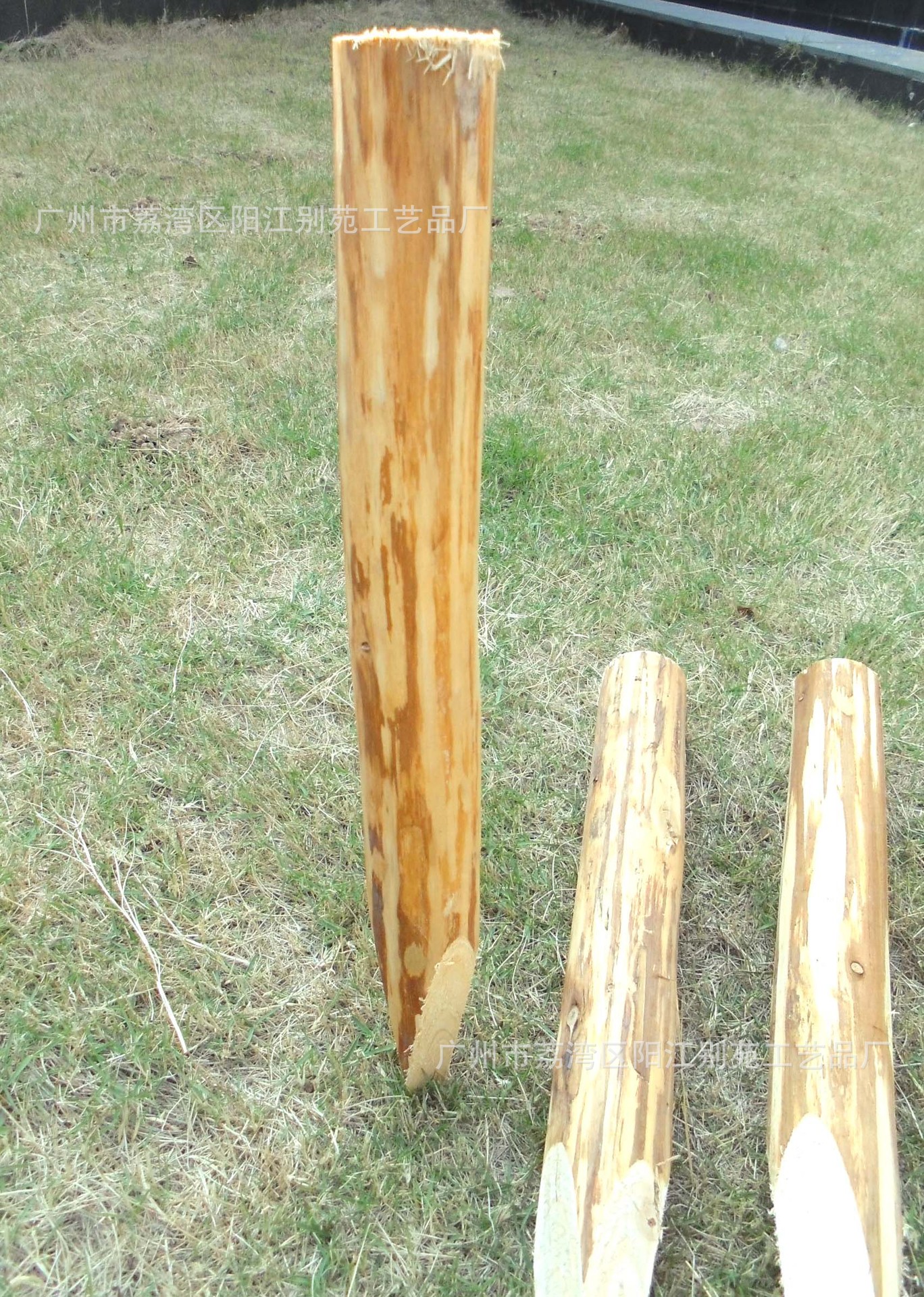 厂家直供单条尖头杉木条 园木户外地基路标专用木桩