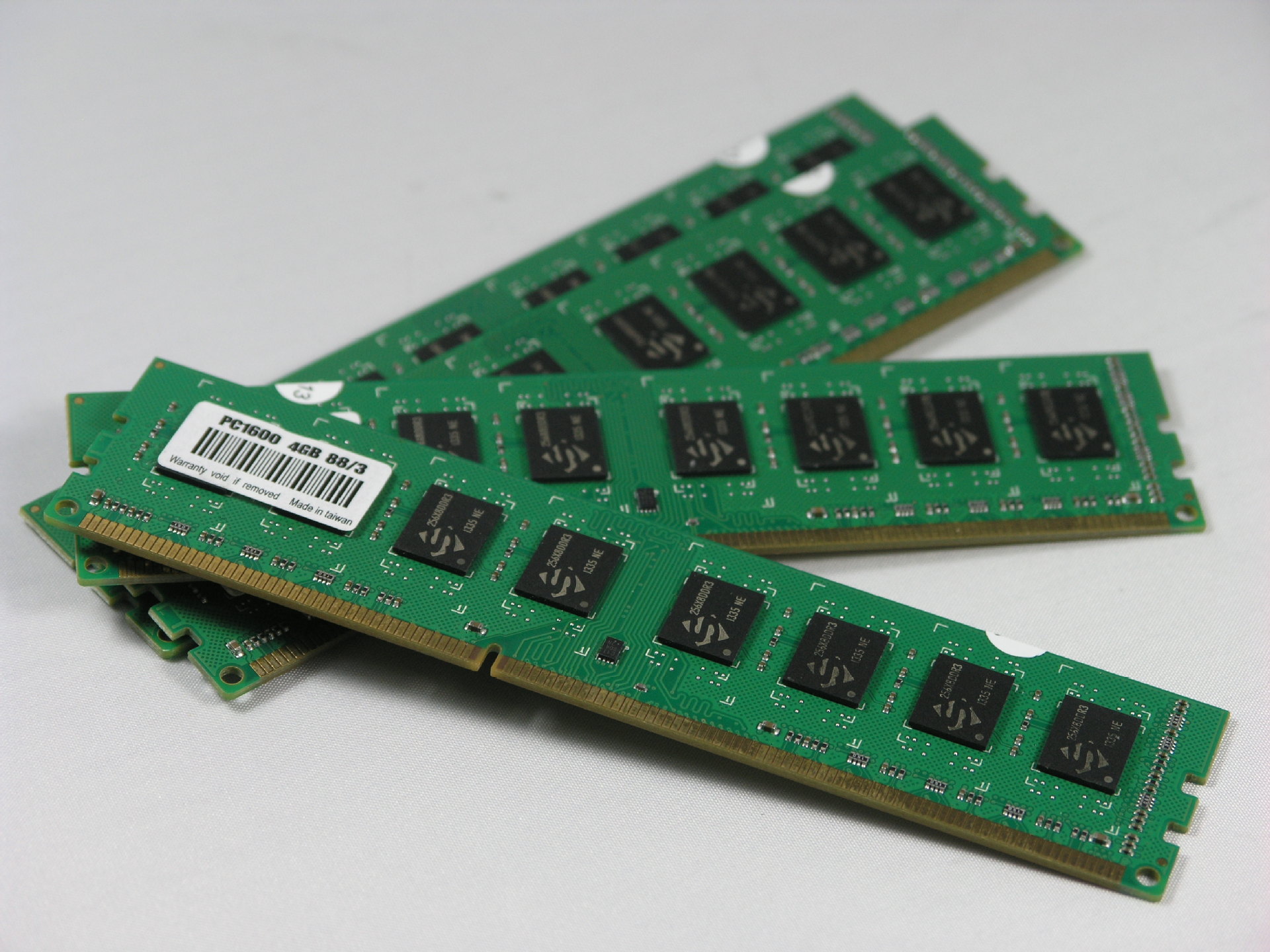 台湾全新行货 电脑台式机 4g ddr3内存条 全兼容 原装盒装